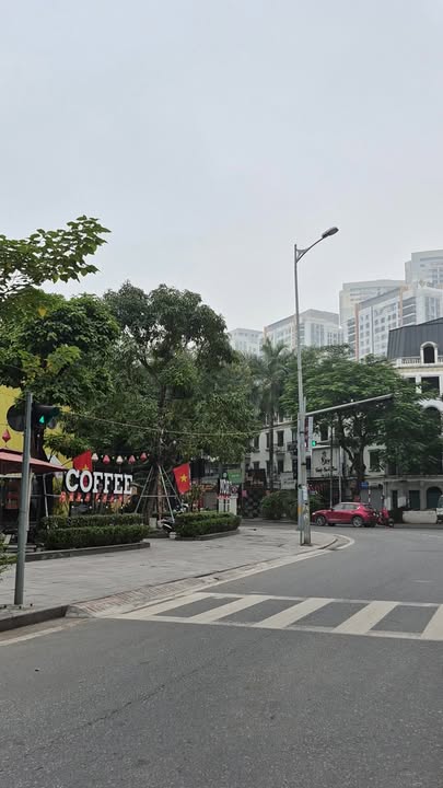 Nhà mặt tiền đường La Casta, Văn Phú, Hà Đông 85m² giá 18 triệu - Kinh doanh thuận lợi!