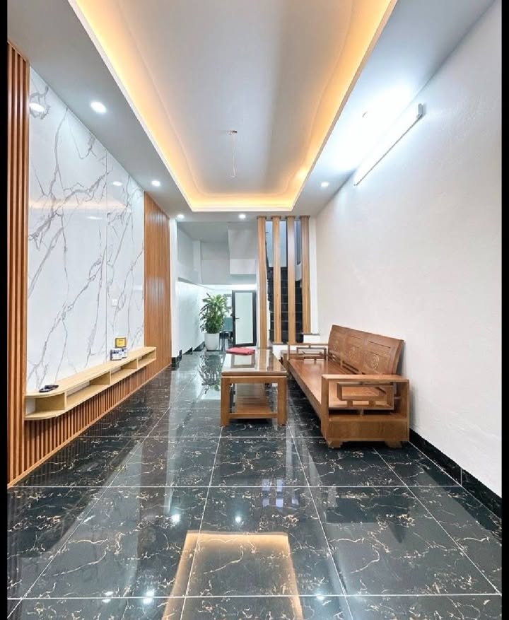 Nhà Đẹp Lĩnh Nam 35m² giá 4.15 tỷ - Lô góc thoáng mát, đầy đủ nội thất!