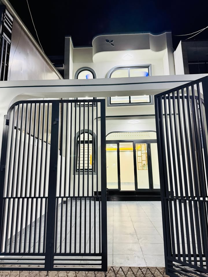 Nhà đẹp Tân Xuân 105m² giá 1.9 tỷ - Thiết kế hiện đại, an ninh tốt!