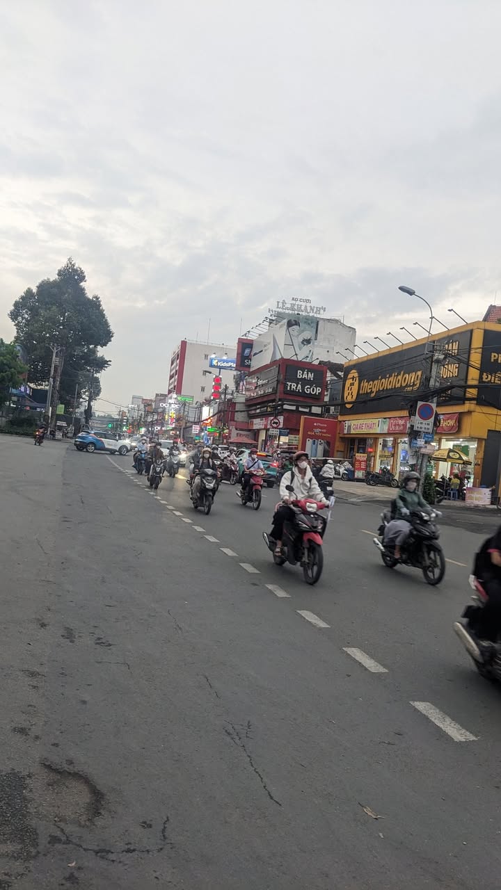 Cho thuê mặt bằng Lê Văn Việt Thủ Đức 187m² - Kinh doanh sầm uất ngay ngã tư!