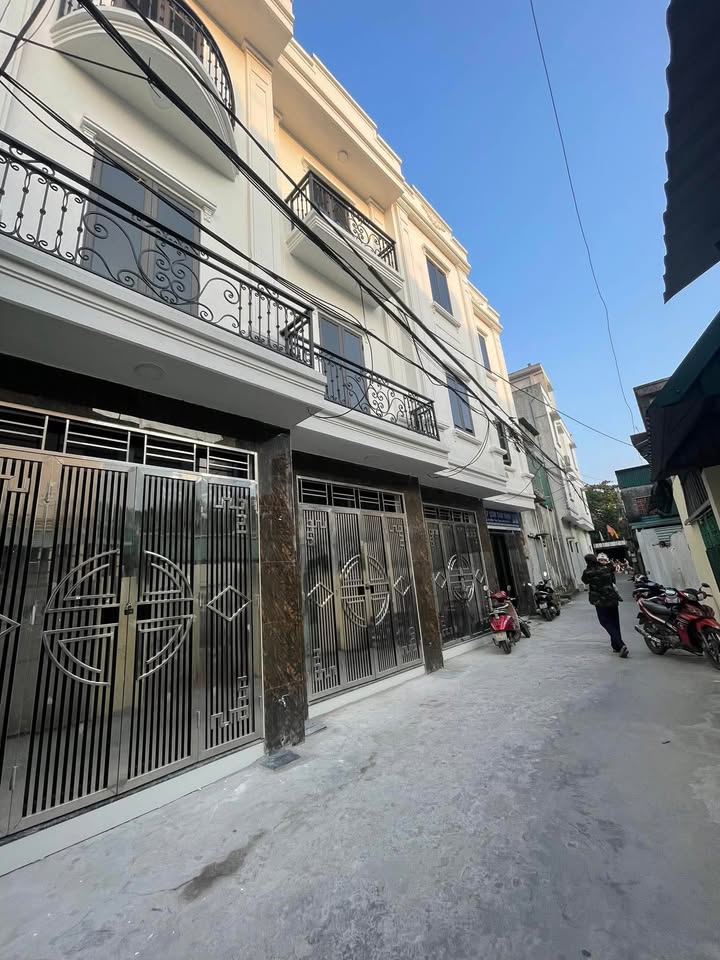 Nhà 3 tầng tại phường Trần Lãm, Thái Bình, 40m² - Sổ đỏ chính chủ, giá tốt!