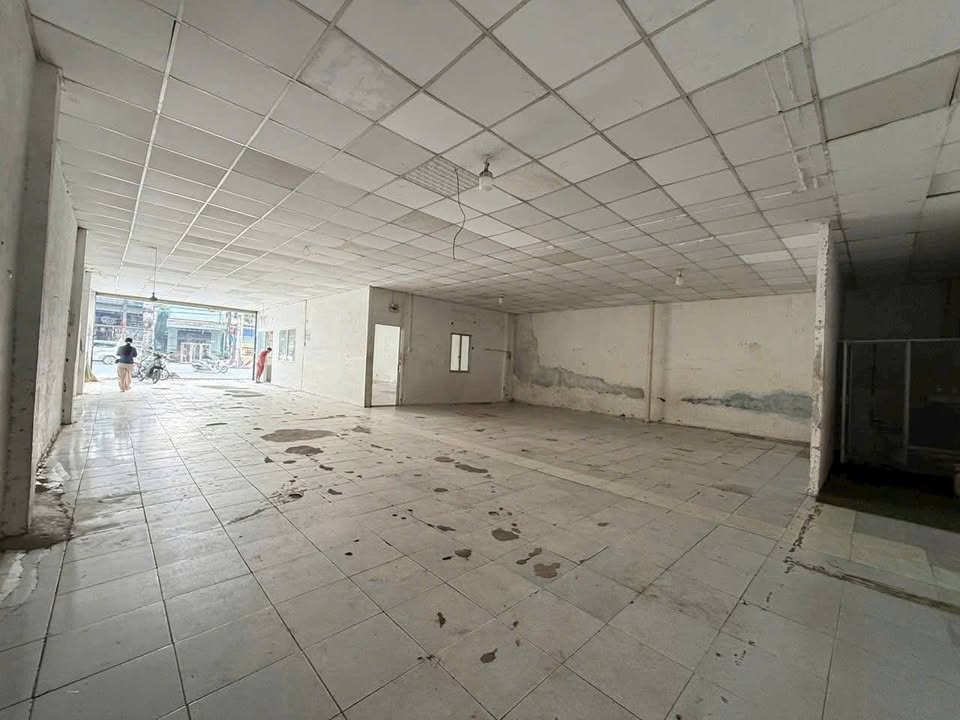 Cho thuê mặt bằng lô góc Phú Hòa, Thủ Dầu Một 300m² - Mặt tiền đắc địa, lưu lượng xe đông!