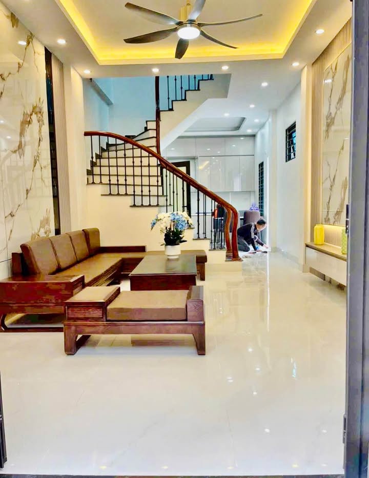 Nhà riêng Thạch Bàn Long Biên 41m² giá 6 tỷ - Sổ đỏ chính chủ, an sinh đỉnh cao!