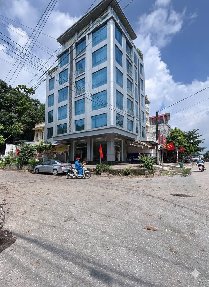 FrontHouse đường Vó Ngựa, Thái Nguyên 215m² giá 8.2 tỷ - Đầu tư sinh lời lý tưởng!