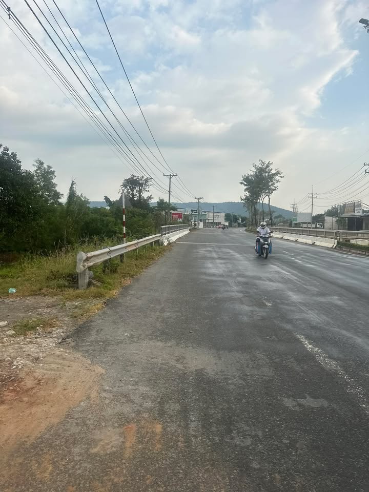 Đất kinh doanh mặt tiền tuyến tránh 1 Phú Quốc 1000m² giá chỉ 12 tỷ - Cơ hội đầu tư tuyệt vời!