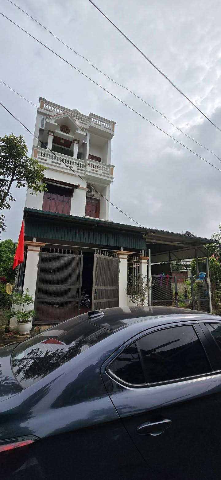 Bán nhà 3 tầng tại Ngõ 31, đường Hòa Bình, Yên Bái - Giá 2.7 tỷ, chính chủ!