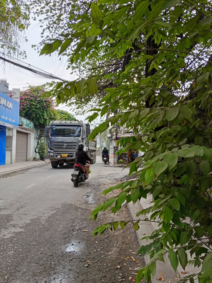 Nhà bán gấp Linh Xuân Thủ Đức 200m² giá 7.9 tỷ - Vị trí trung tâm thuận tiện!