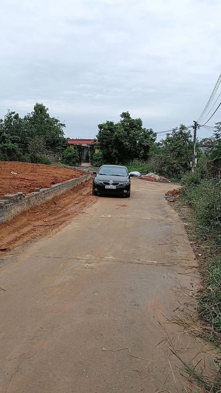 Đất thổ cư Lan Mẫu Lục Nam 300m² giá chỉ 1xxx - Đường thông thoáng, mặt tiền 20m!