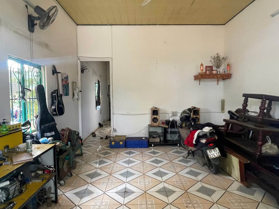 Bán đất tặng nhà C4 mặt tiền Lê Thị Riêng, TP Pleiku, 135m² - Giá chỉ 1.85 tỷ thương lượng!