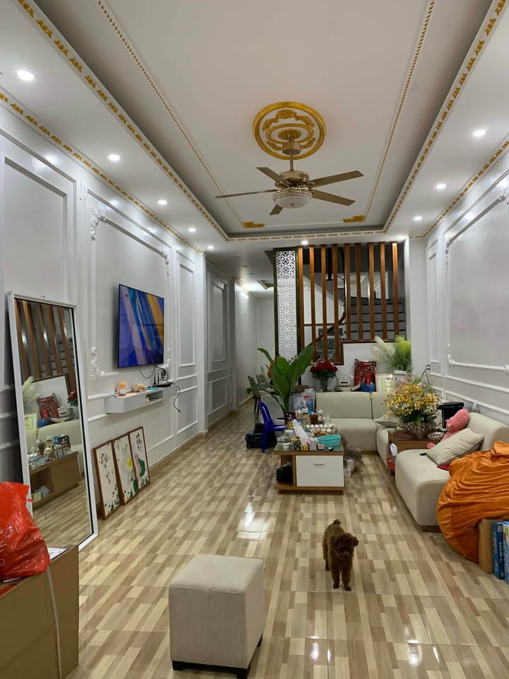 Bán nhà 3 tầng Đường Lê Hoàn, Phường Nguyễn Trãi, 92m² chỉ 2 tỷ - Gần trường mầm non Hướng Dương!