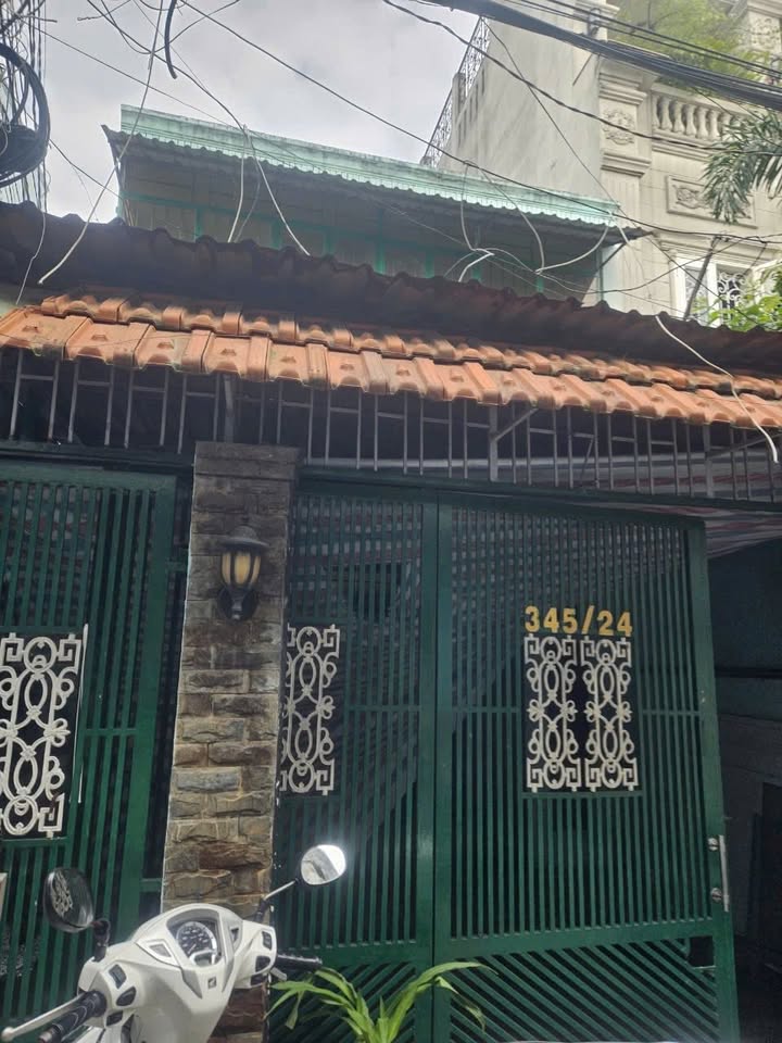 Nhà phố 2 tầng tại Trung Mỹ Tây, Quận 12, Diện tích 100.8m² - Ô tô đỗ cửa, sẵn sàng vào ở!