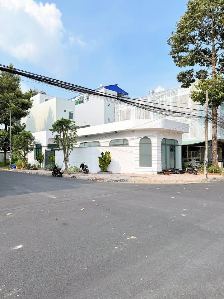 Căn nhà đẹp xuất sắc tại KDC Nông Thổ Sản, Cần Thơ, 177m² giá 8.7 tỷ - Full nội thất sang trọng!