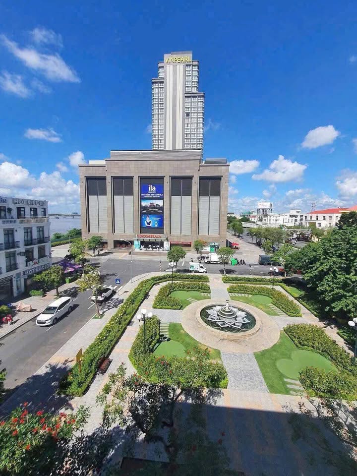 Shophouse cho thuê Vincom Ninh Kiều 302m² giá 40 triệu - View công viên đẹp