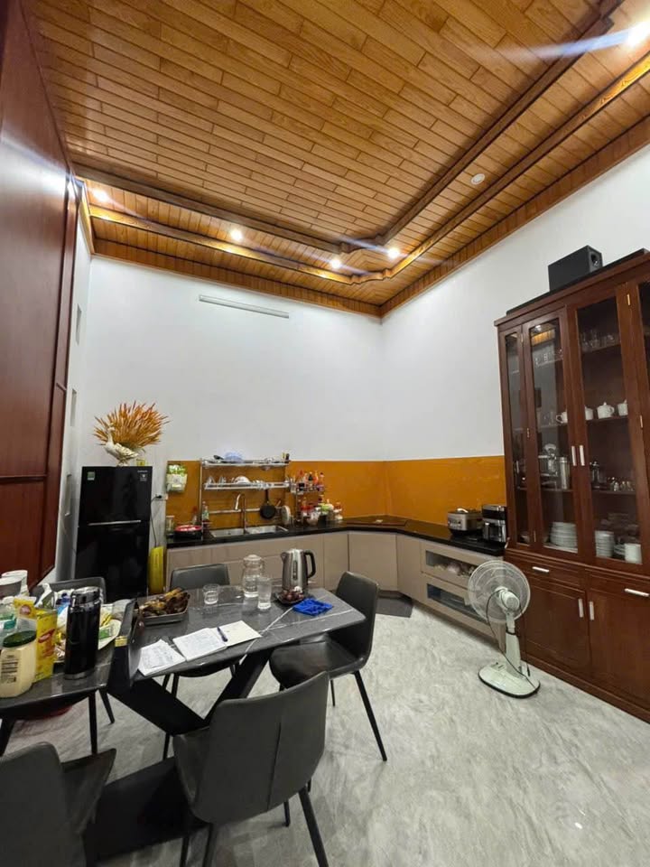 Nhà riêng Đak Cấm 1000m² giá 1.9 tỷ - Nhà mới sang trọng, hẻm ô tô!