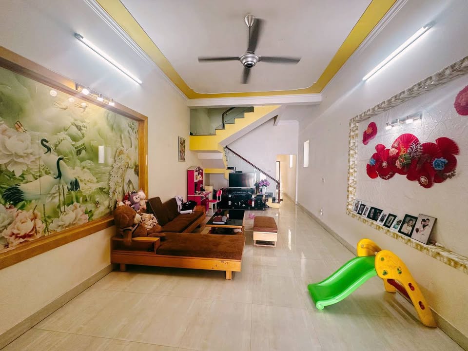 Nhà 2 tầng phường Cẩm Bình 114,5m² giá 2,29 tỷ - Sẵn sàng vào ở ngay!