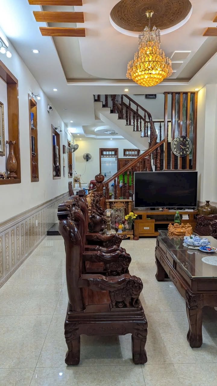 Nhà mặt tiền đường Nguyễn Thuận Thuật 99m² giá 12 tỷ - Sổ hồng chính chủ!