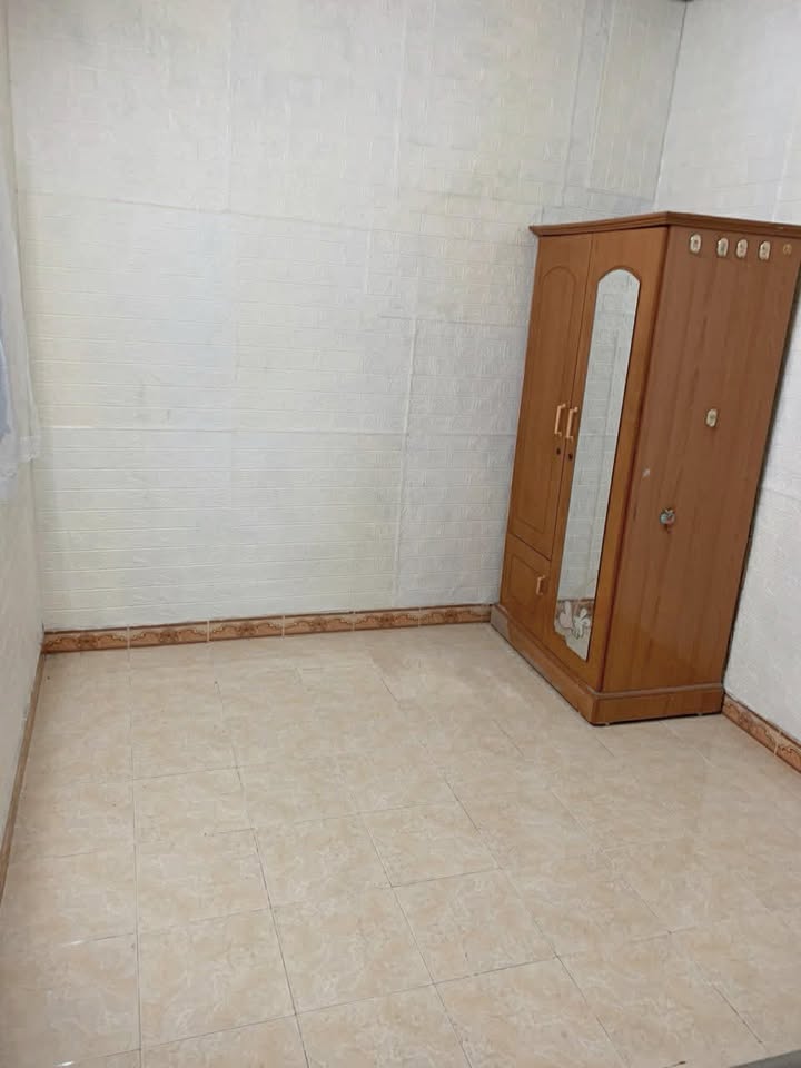 Nhà cho thuê 3 tầng ngõ 147 Tân Mai, 15m² - Phù hợp cho gia đình nhỏ!