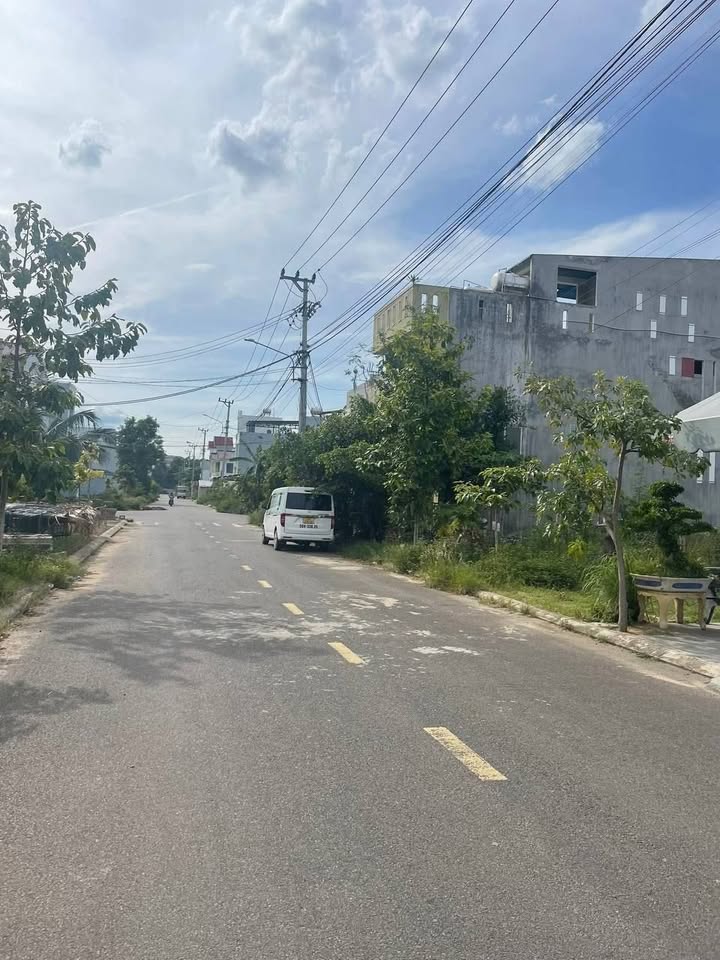 Đất nền Nhơn Phú, Quy Nhơn 100m² giá 2 tỷ - Đường 16m, vị trí đẹp!