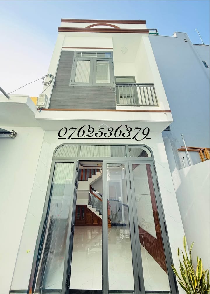 Nhà 2 tầng hẻm cạn Nguyễn Huệ, Quy Nhơn 50m² giá 3.4 tỷ - Sẵn sàng vào ở ngay!