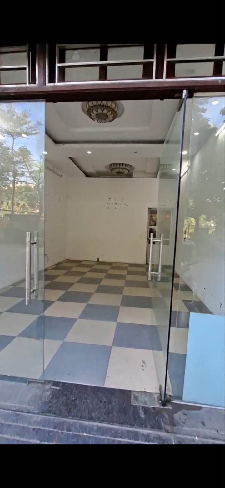 Mặt bằng kinh doanh Mễ Trì 40m² - Khu vực sầm uất, giá thỏa thuận!