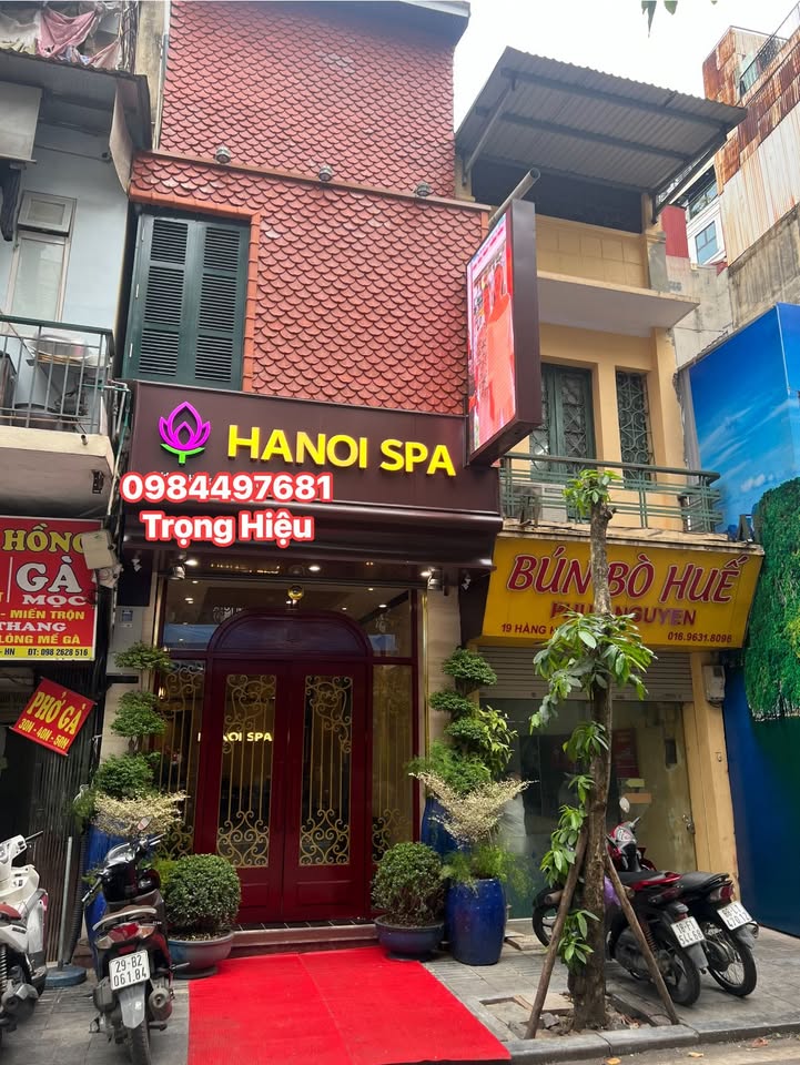 Cho thuê mặt phố Hàng Gà, Hoàn Kiếm 30m² giá 29 triệu - Kinh doanh thuận lợi!