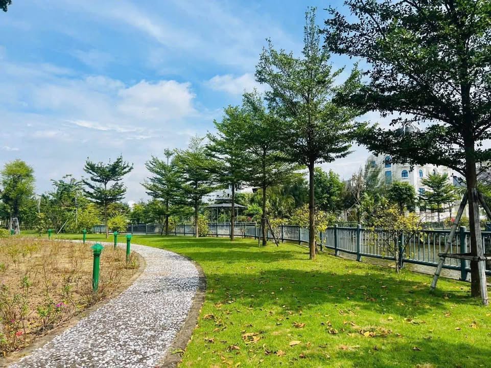 Biệt thự góc 266m² tại Khu đô thị Vũ Phúc - View công viên đẹp mắt!