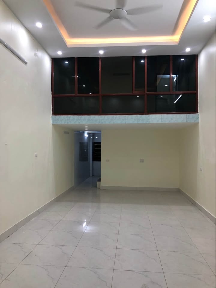 Nhà 2 Tầng Lô Góc 55.4m² giá 2.1 tỷ - Gần Chợ Đường Kênh, Nam Định!