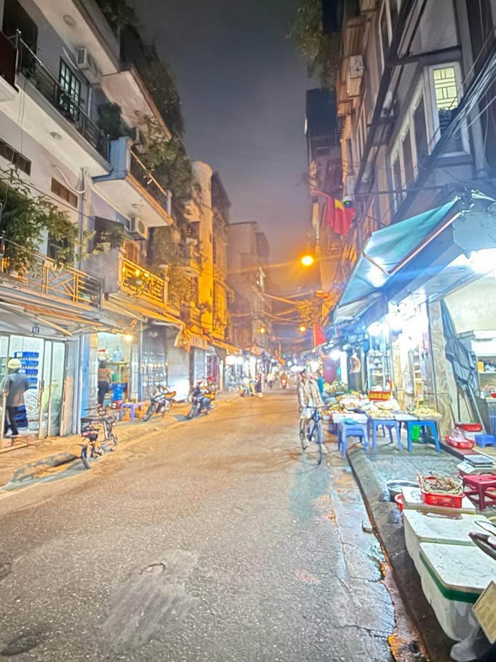 Nhà mặt phố Phúc Xá, quận Ba Đình, 46m², giá 15xx tỷ - Kinh doanh sầm uất!