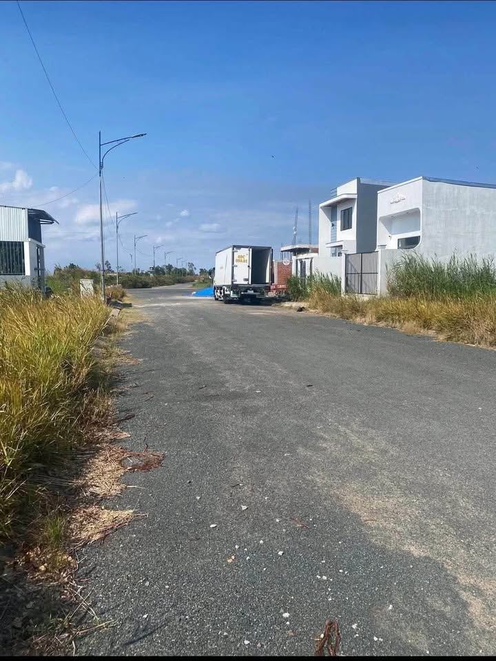 Đất nền khu dân cư Tân Xuyên, Cà Mau 81m² giá 700 triệu - Sổ đỏ chính chủ sẵn có!