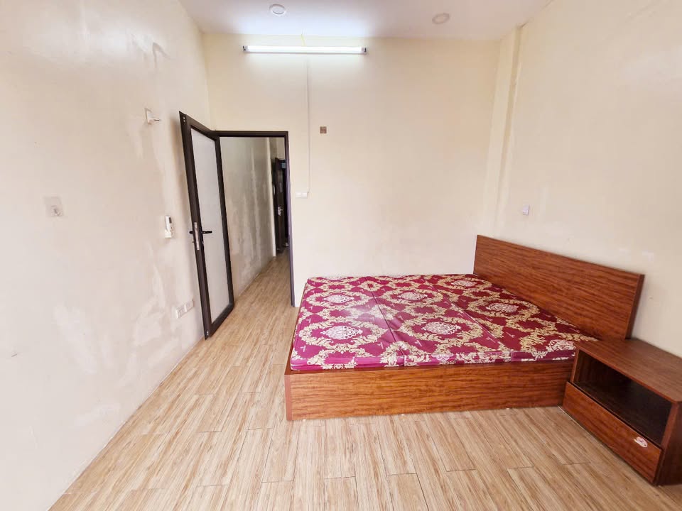 Nhà nhỏ cho thuê tại Ngõ 93 Trung Kính 45m² - Full nội thất, ô tô đỗ cửa!