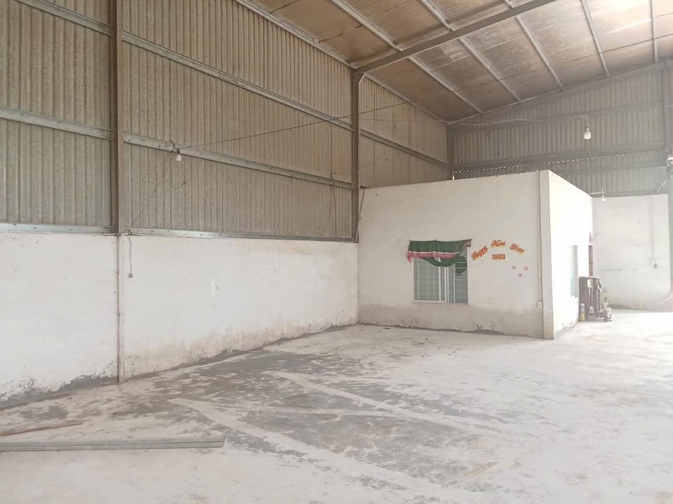 Kho cho thuê 220m² tại Mỏ Cày Nam, Bến Tre - Giá 10 triệu/tháng, thuận tiện vận chuyển!