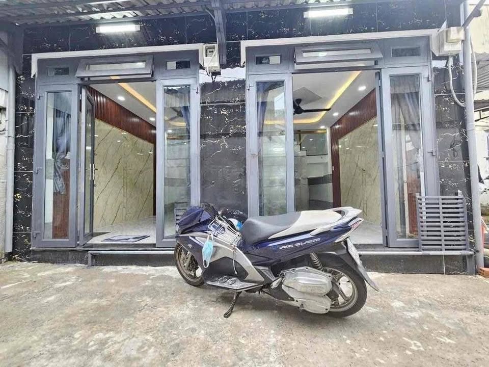 Nhà phố Hiệp Thành 30m² giá 1.55 tỷ - Gần chợ, tiện ích đầy đủ!