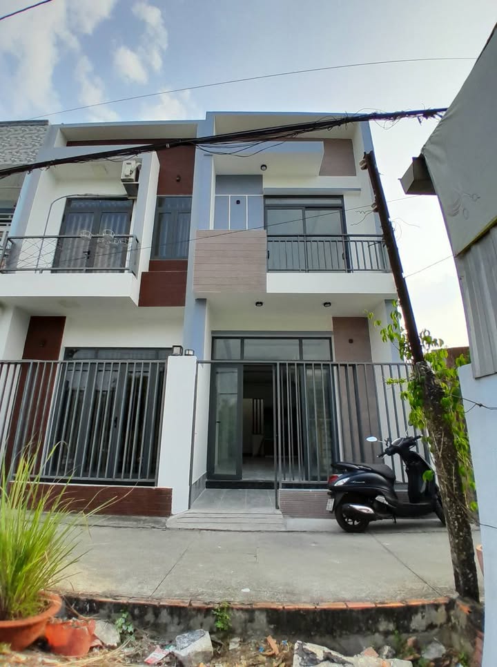 Nhà cấp 3 chính chủ phường 8, TP Vĩnh Long 50.6m² giá 1.55 tỷ - Thiết kế hiện đại, gần chợ