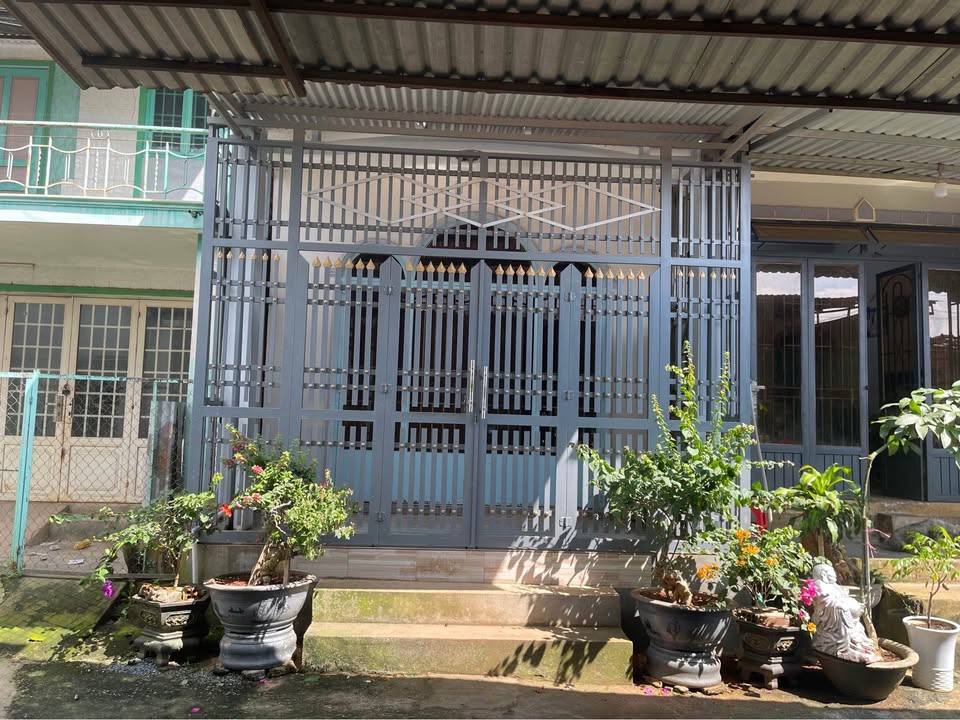 Nhà nguyên căn 2 phòng ngủ tại chợ Thăng Long, Lâm Hà - Giá thuê mềm cho khách thiện chí!