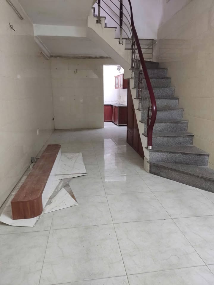 Nhà 3 tầng tại Phạm Huy Thông, Lê Chân, Hải Phòng 30m² giá 1.8 tỷ - Tiện ích đầy đủ, giao thông thuận lợi!