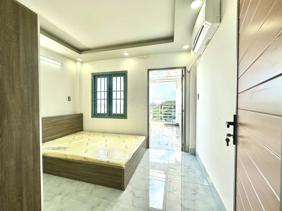 Phòng cho thuê tại 93/10K Phùng Tá Chu, Bình Tân - Ban công sân vườn thoáng mát!