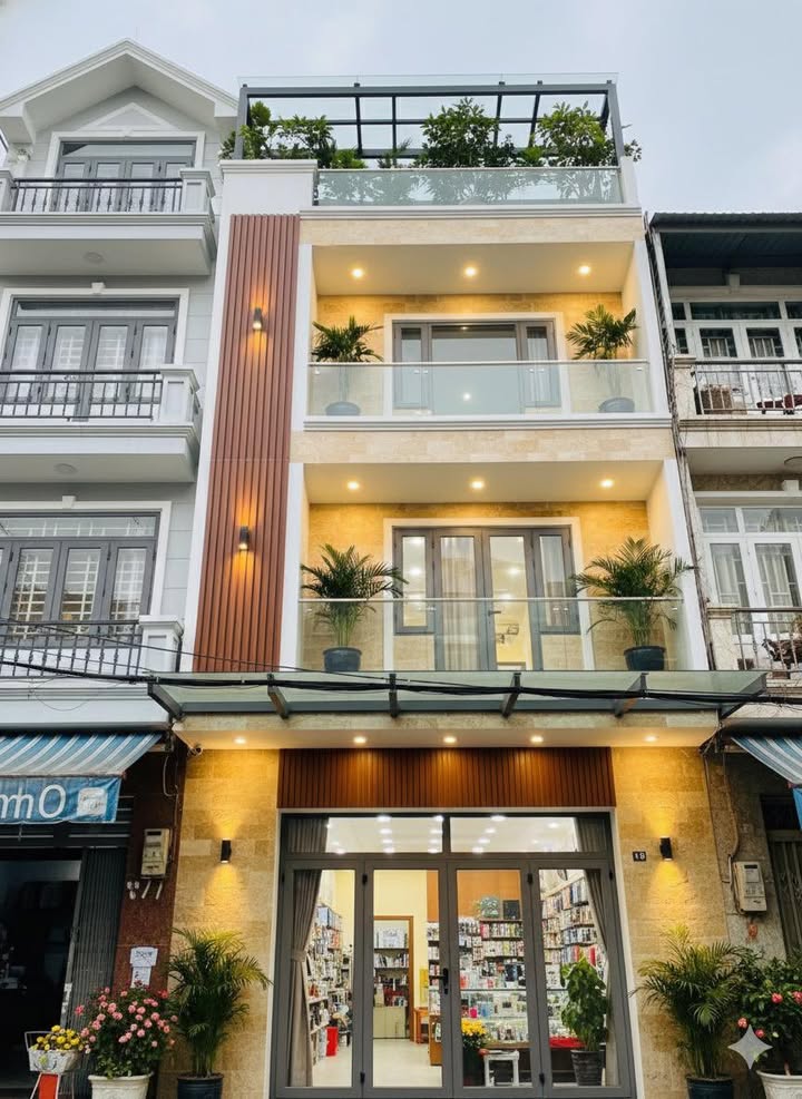 Nhà phố hẻm xe hơi Nguyễn Tri Phương, Quận 10 - 5 tầng, 6PN - Giá 12.4 tỷ