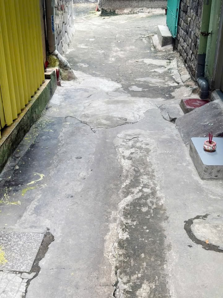 Nhà 4 tầng BTCT Huỳnh Mẫn Đạt Quận 5 giá 5.9 tỷ - Trung tâm thành phố, không gian thoáng đãng!