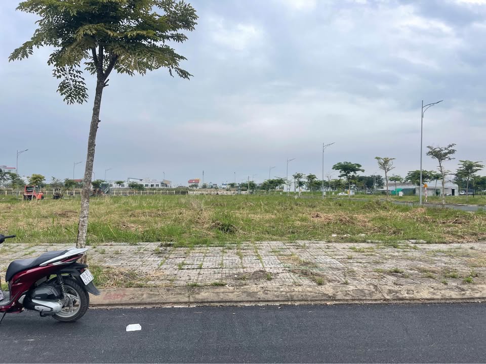 Đất nền Cà Mau 140m² giá 2.5 tỷ - Sổ hồng chính chủ, vị trí đắc địa!