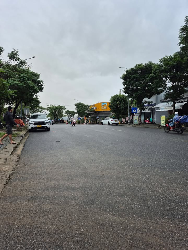 Nhà lô góc 2 mặt tiền kinh doanh đường Nam Trân, Liên Chiểu 204m² giá 21.8 tỷ - Đầu tư sinh lời ngay!