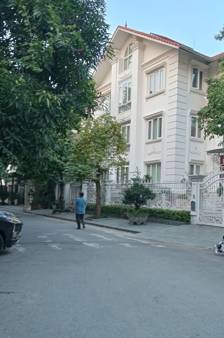 Bán biệt thự Làng Việt Kiều Châu Âu Hà Đông 180m² giá 50 tỷ - Lô góc đẹp, sẵn ở ngay!