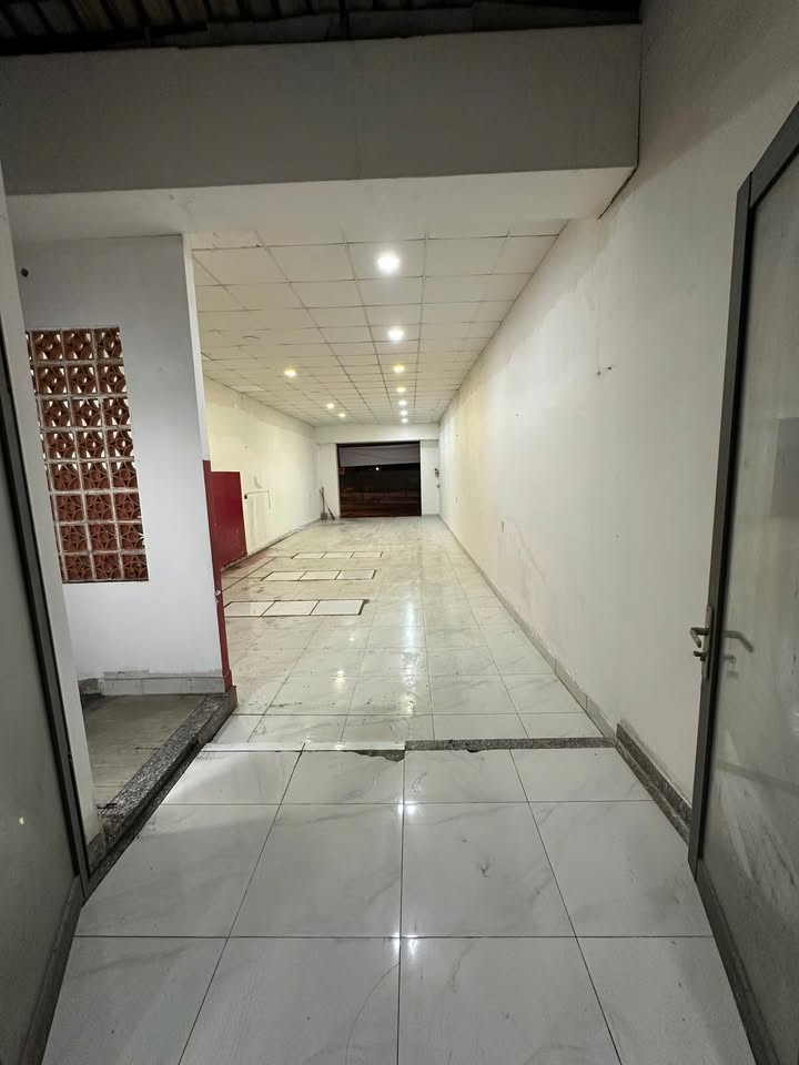 Cho thuê nhà mặt tiền Quốc Lộ 13, Hiệp Bình Phước 120m² giá chỉ 16,5 triệu - Đầu tư kinh doanh lý tưởng!