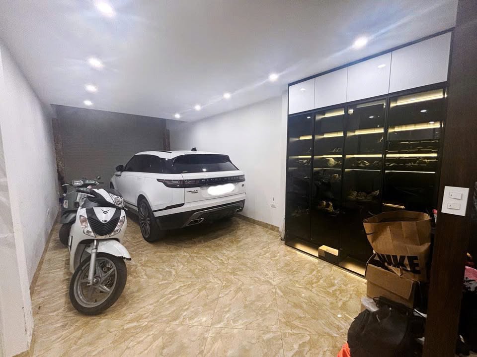 Nhà đẹp Hoàng Mai 45m² giá 15.5 tỷ - Gara ô tô, tiện ích đầy đủ!