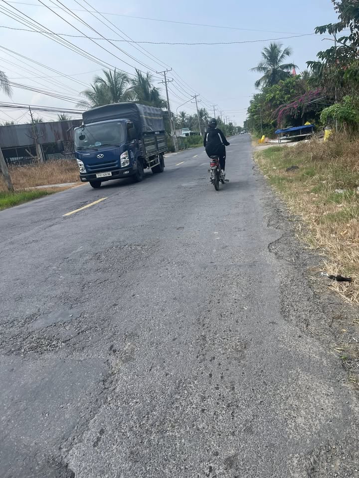 Đất nền mặt tiền QL57B xã Châu Hưng, huyện Bình Đại 240m² - Kinh doanh sầm uất!