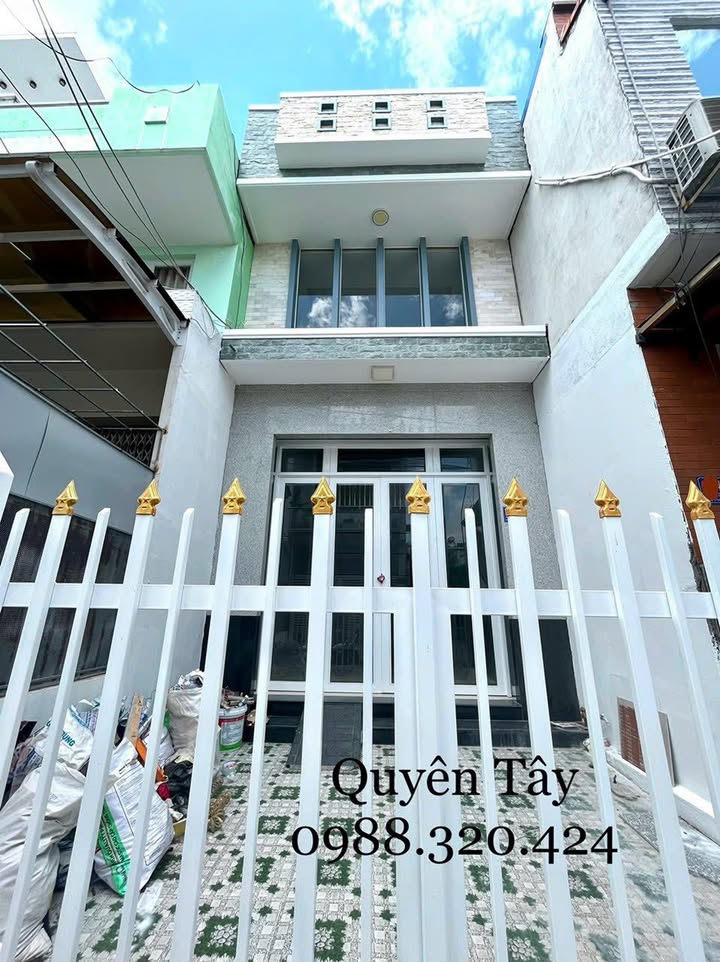 Nhà phố 96m² tại Đường Phạm Cự Lượng, Long Xuyên - Giá chỉ 2.5 tỷ VND!