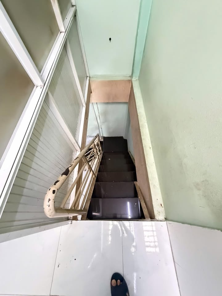 Nhà bán quận Bình Tân 21.6m² giá 1.98 tỷ - Sổ hồng riêng, hẻm an ninh!