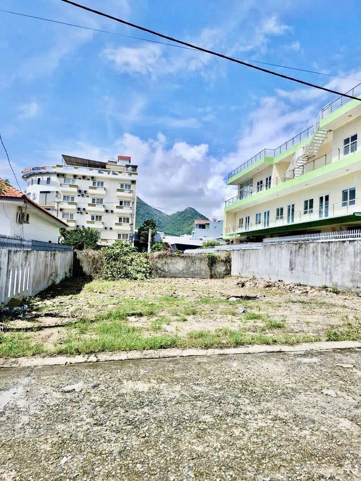 Bán lô đất biệt thự Hòn Xện - Bắc Nha Trang 307,7m² - View bến du thuyền tuyệt đẹp!