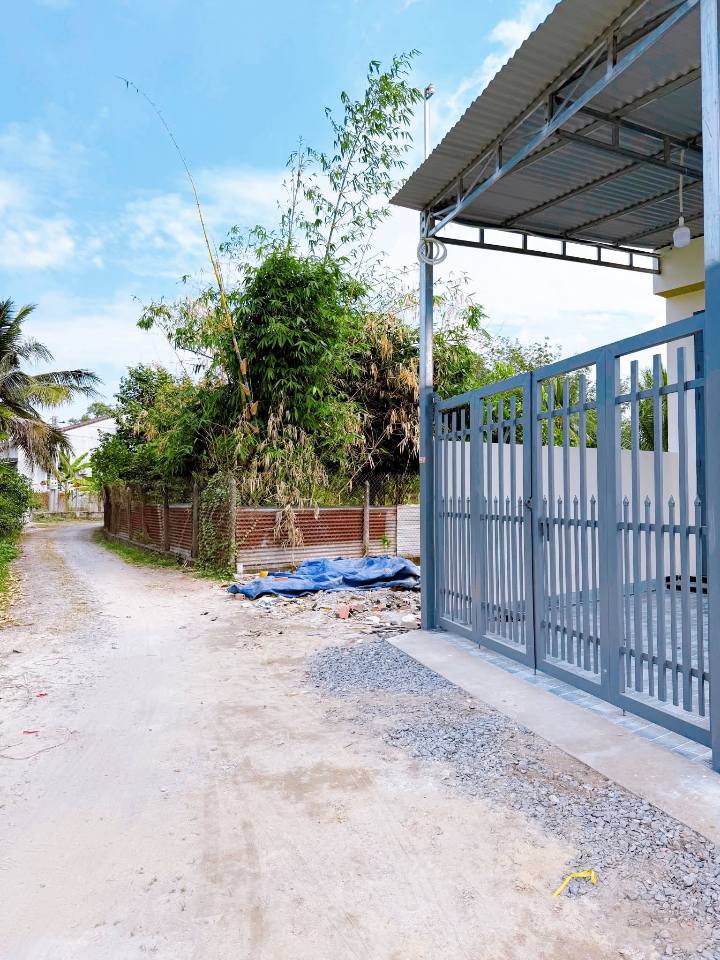 Nhà mới 100% tại Khu Phố Thanh Thuận, Tây Ninh, 99m² chỉ 670 triệu - Sẵn sàng vào ở!