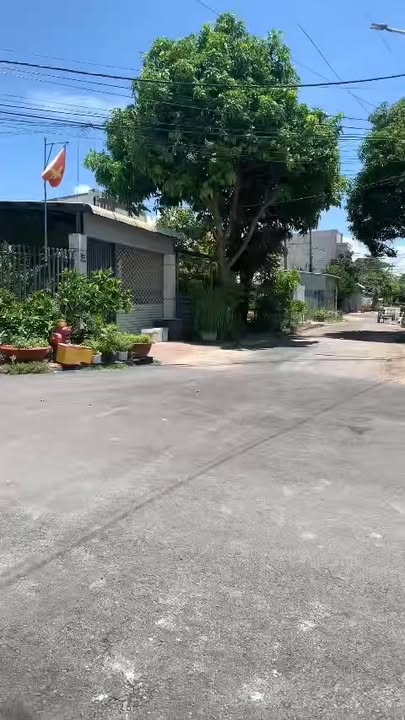 Nhà cho thuê góc phường Vĩnh Quang 300m² giá 3.5 triệu - Sân rộng thoải mái