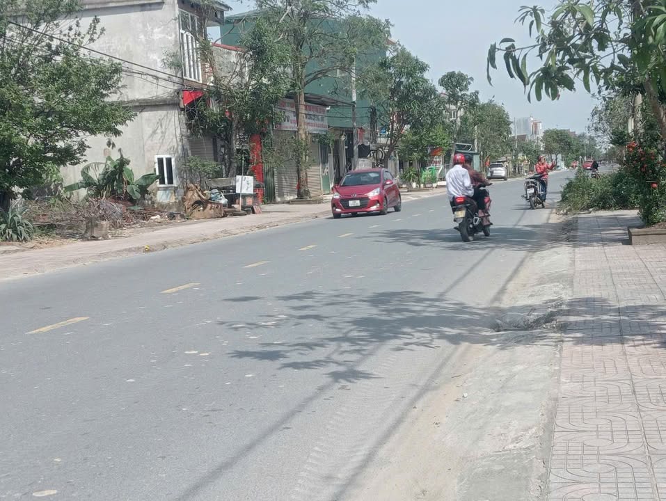 Bán lô đất Nguyễn Xí 124m² giá 2.3 tỷ - Đường thông thoáng, dân cư hiện hữu!